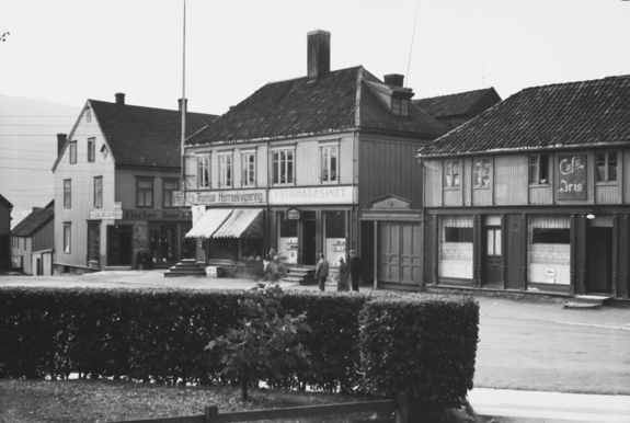 Sakolskys butikk A/S Tromsø Herreekvipering i Strandgata 36 i 1938
