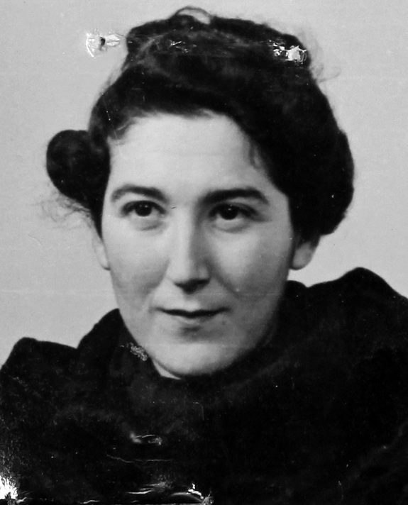 Sara Gitel Arsch, ca. 1940