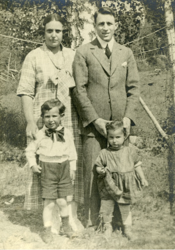 Familien Feinberg, ca. 1926: Clara, Elias, Kai og Rachel
