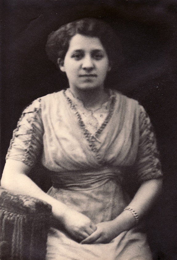 Thora Damelin, ca. 1917