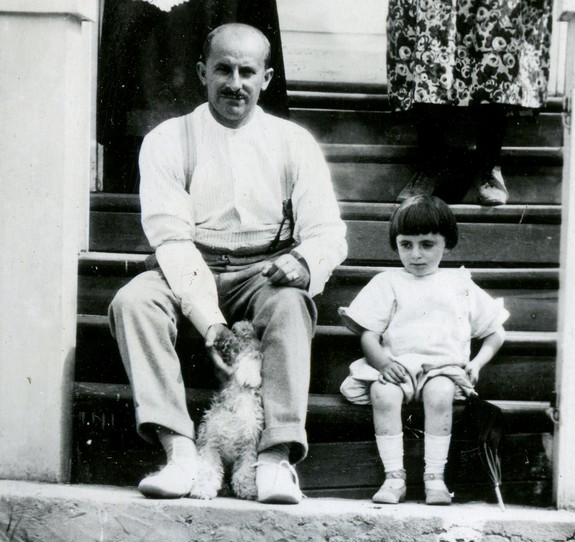 Isak med yngstebarnet Sara Selma, ca. 1924