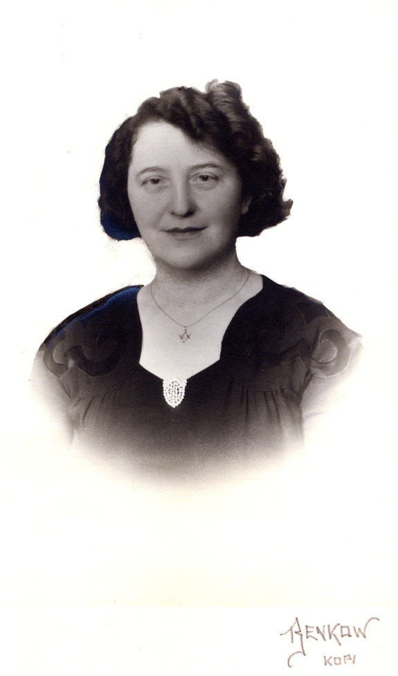 Rebekka Dworsky, ca. 1930