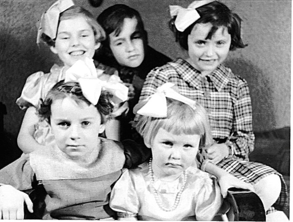 Fanny øverst til høyre, ca. 1940